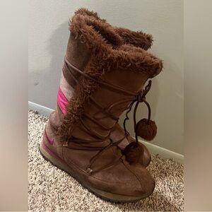 Woman’s Nike boots